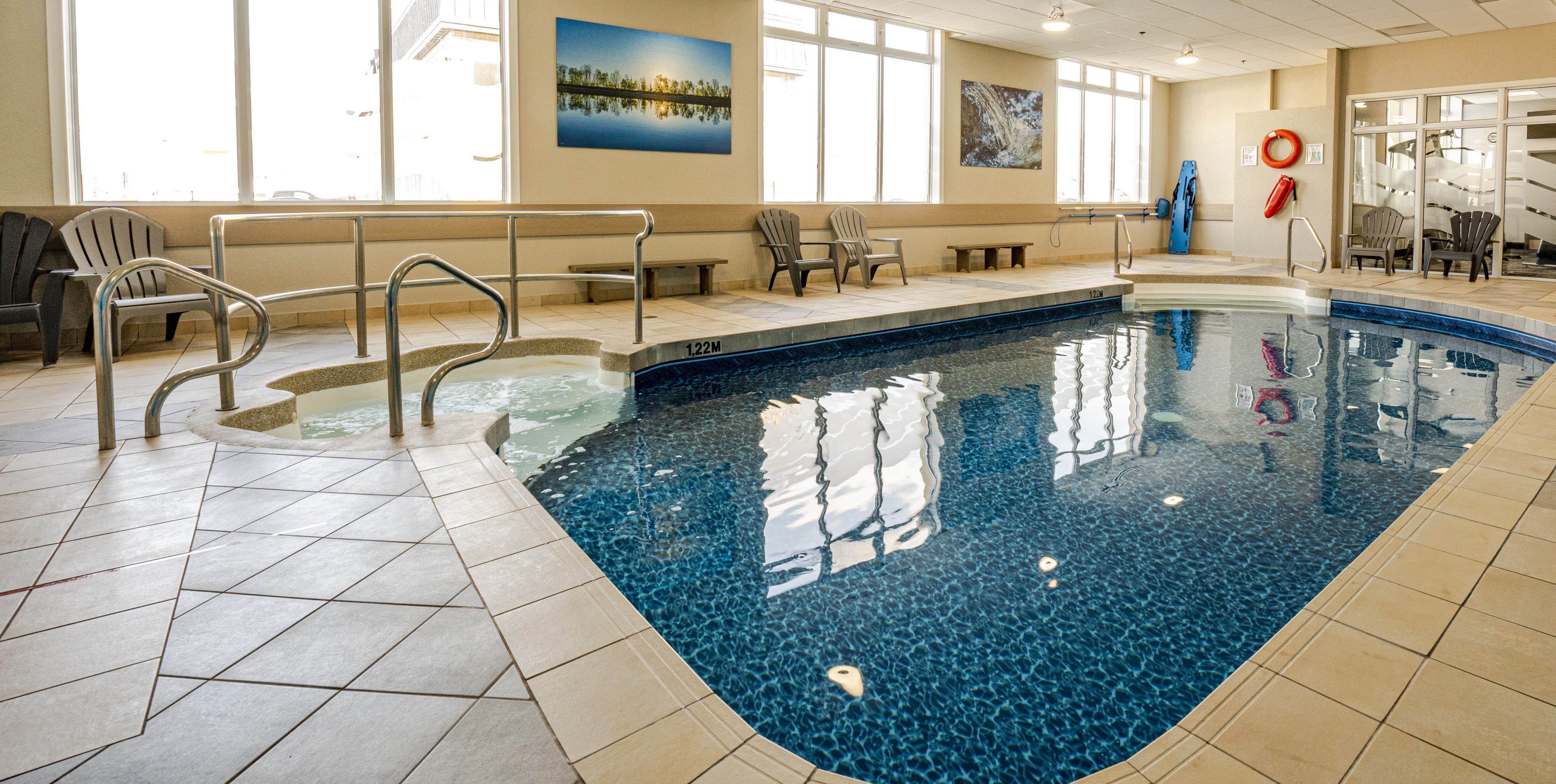Piscine intérieure Hôtel Quality Suites Drummondville
